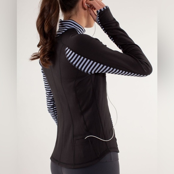 LULULEMON Run: U-Turn Pullover *Reversible
Classic Stripe Polar Haze Black - Picture 4 of 15